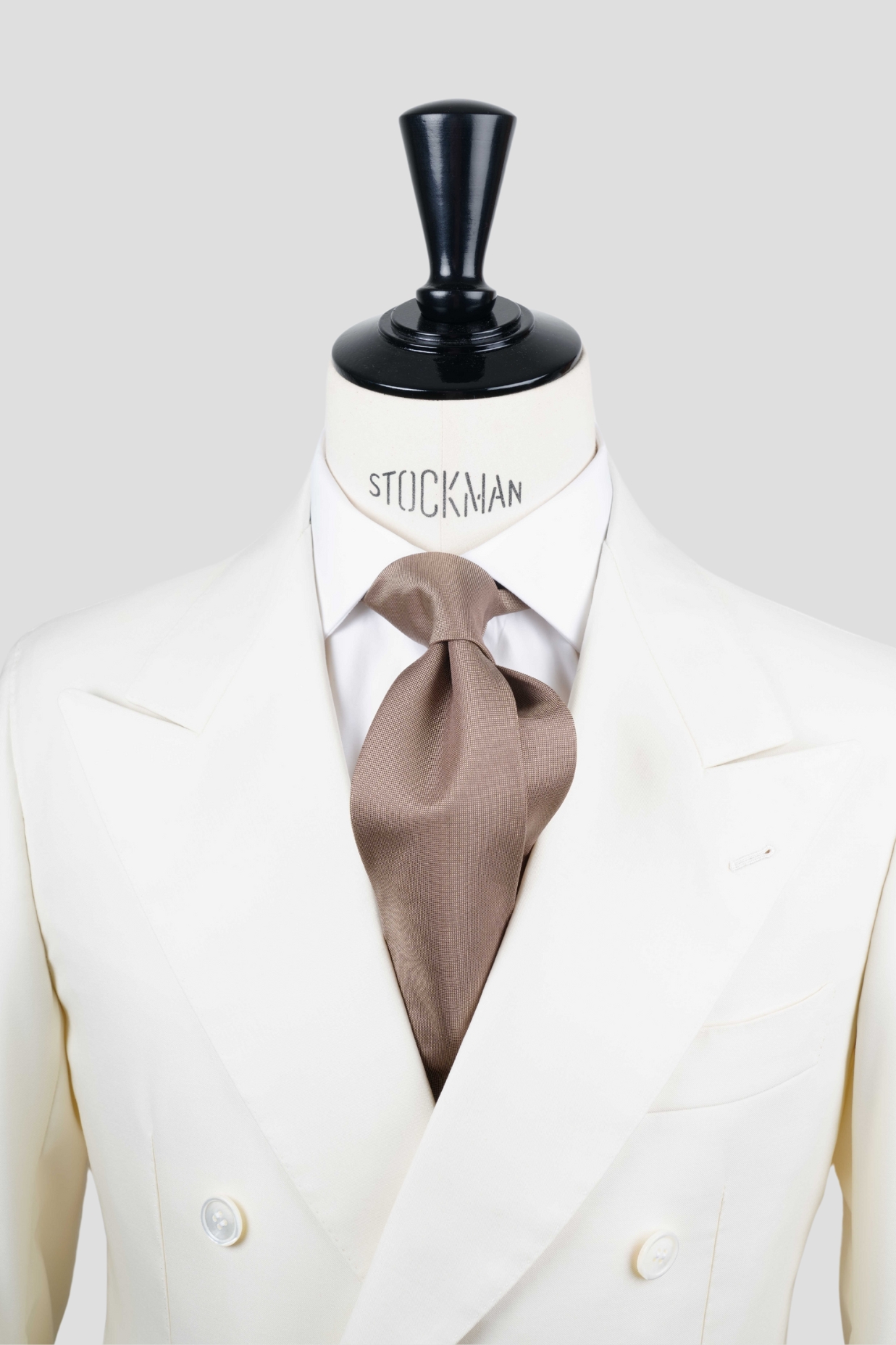 Cravate sartoriale à 3 plis, en soie tissée marron clair uni