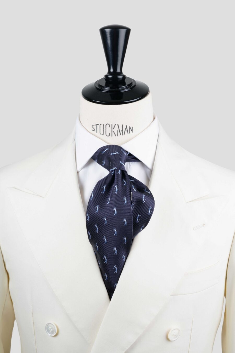 Cravate sartoriale à 3 plis, en soie tissée bleu foncé, motif joueur de golf