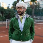 Carré de soie vert & jaune, L’orgue du Boulevard, porté noué autour du cou, Dare in Paris