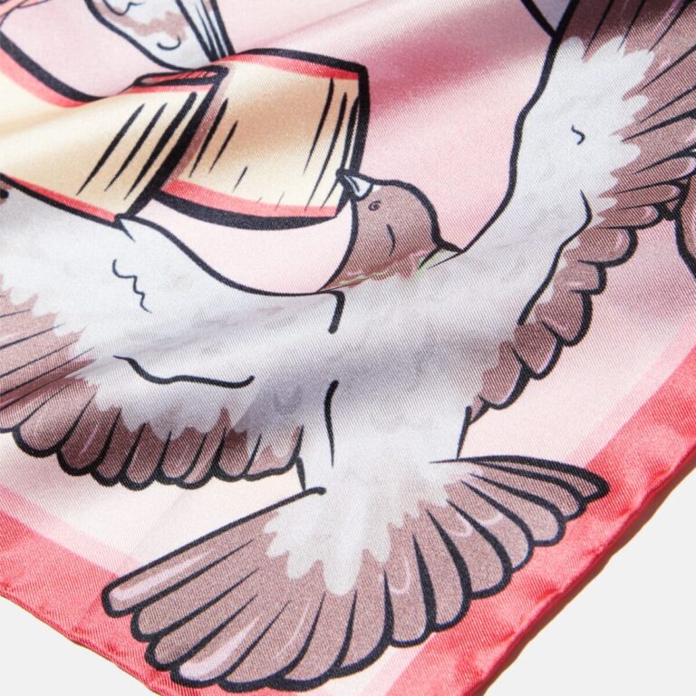 Carré de soie rose & rouge, Valse des colombes