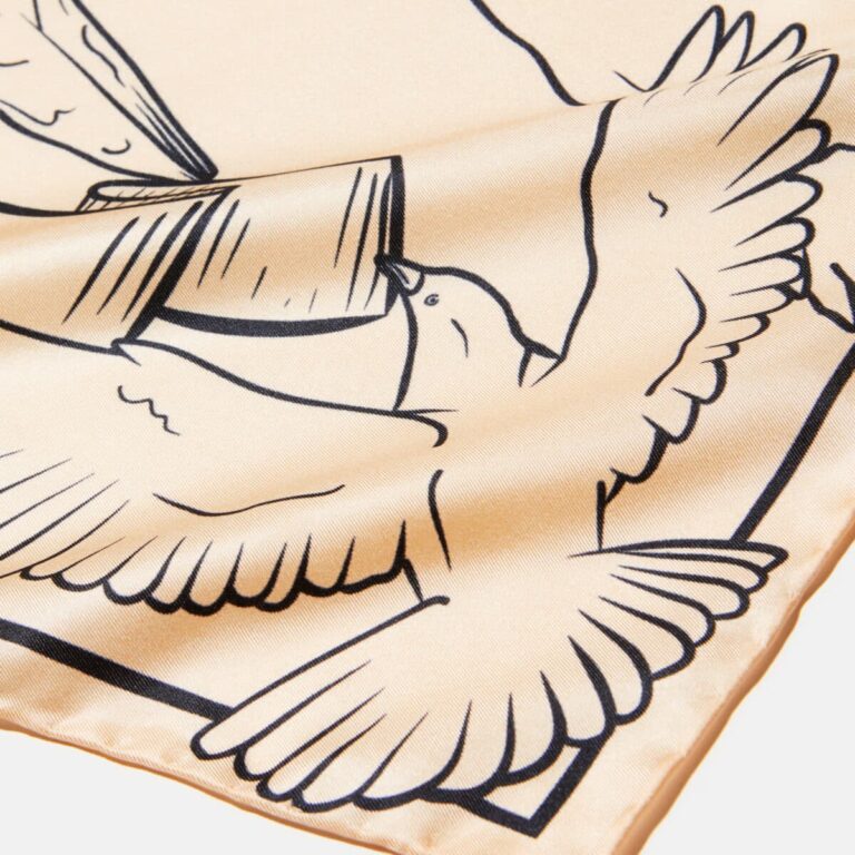 Carré de soie noir & blanc cassé, Valse des colombes