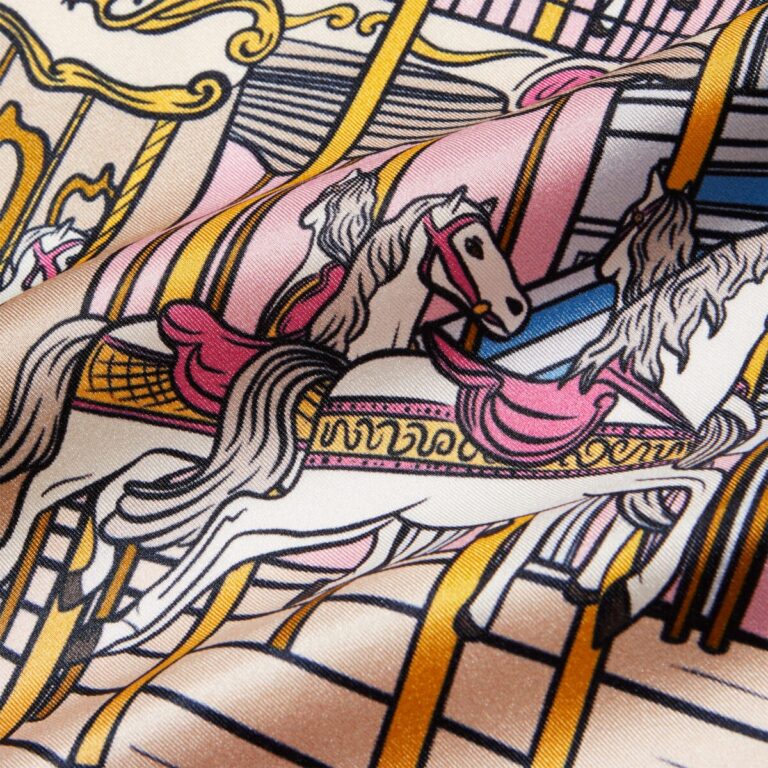 Carré de soie rose & violet, L’orgue du boulevard