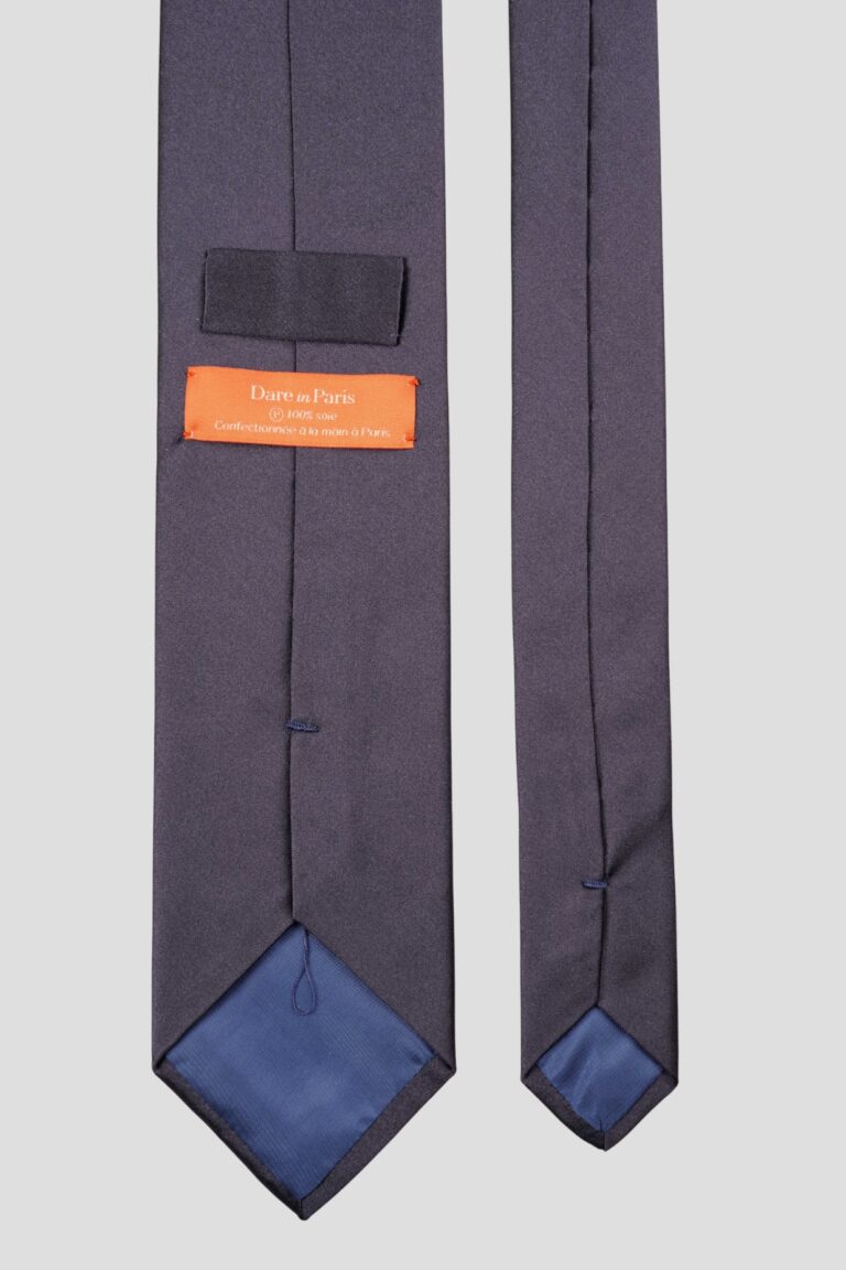 Cravate bleu marine unie - Soie satin 3 plis - Faite main à Paris