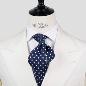 Cravate bleue à pois blancs – Soie imprimée 3 plis artisanale – Faite main à Paris