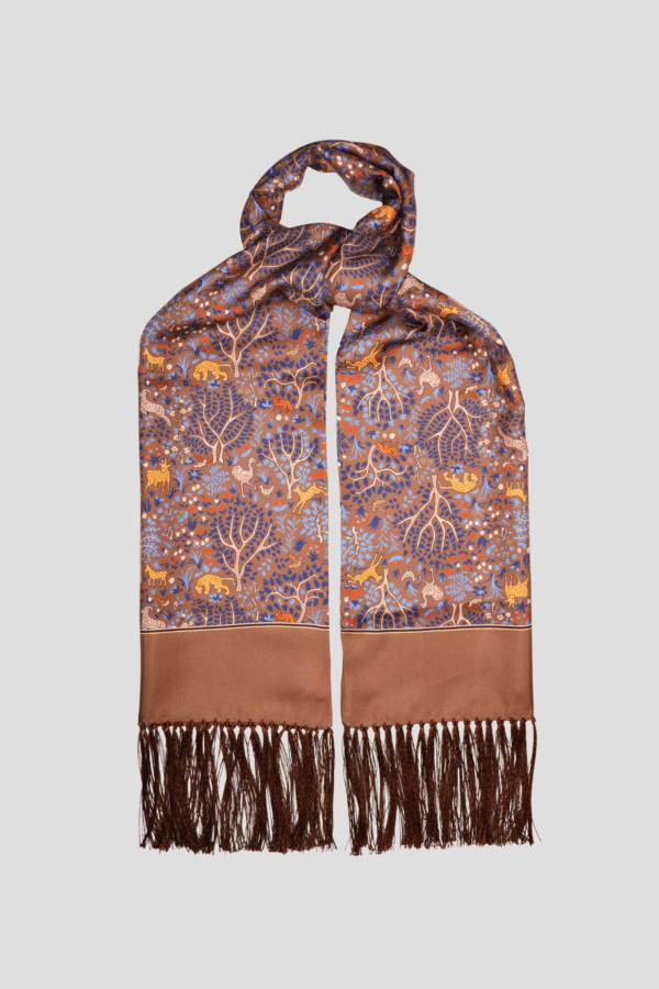 Foulard en soie camel, motif arbre de vie, bords frangés main, Dare in Paris