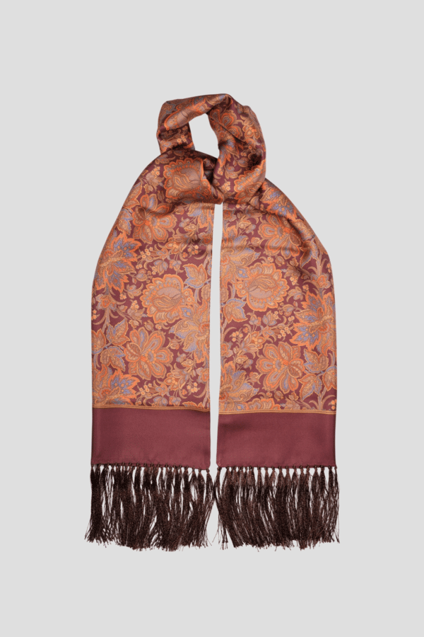 Foulard en soie marron, motif cachemire, bords frangés main, Dare in Paris