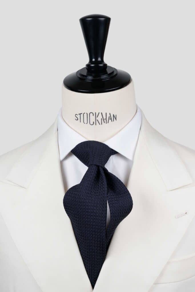 Navy grenadine tie, three fold, close-up view of the knot, Dare in Paris