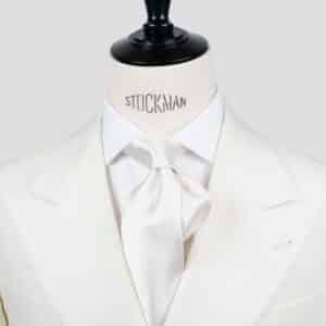 Cravate blanche unie – Soie satin 3 plis – Faite main à Paris