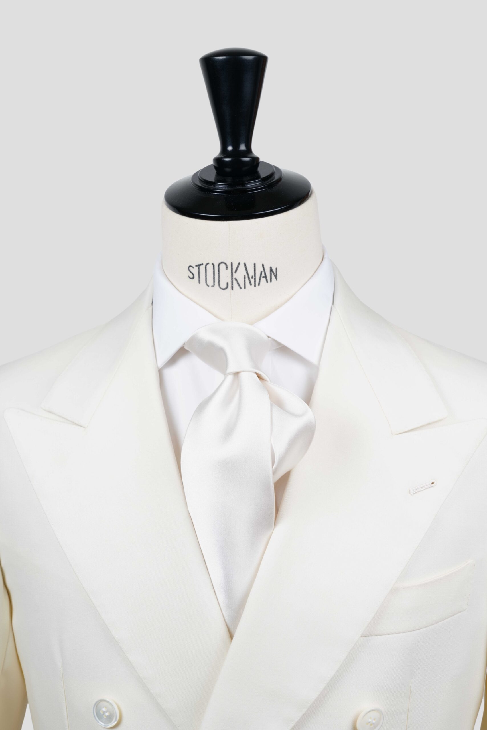 Cravate blanche unie – Soie satin 3 plis - Faite main à Paris