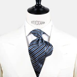 Cravate rayée bleu – Soie tissée 3 plis artisanale – Faite main à Paris